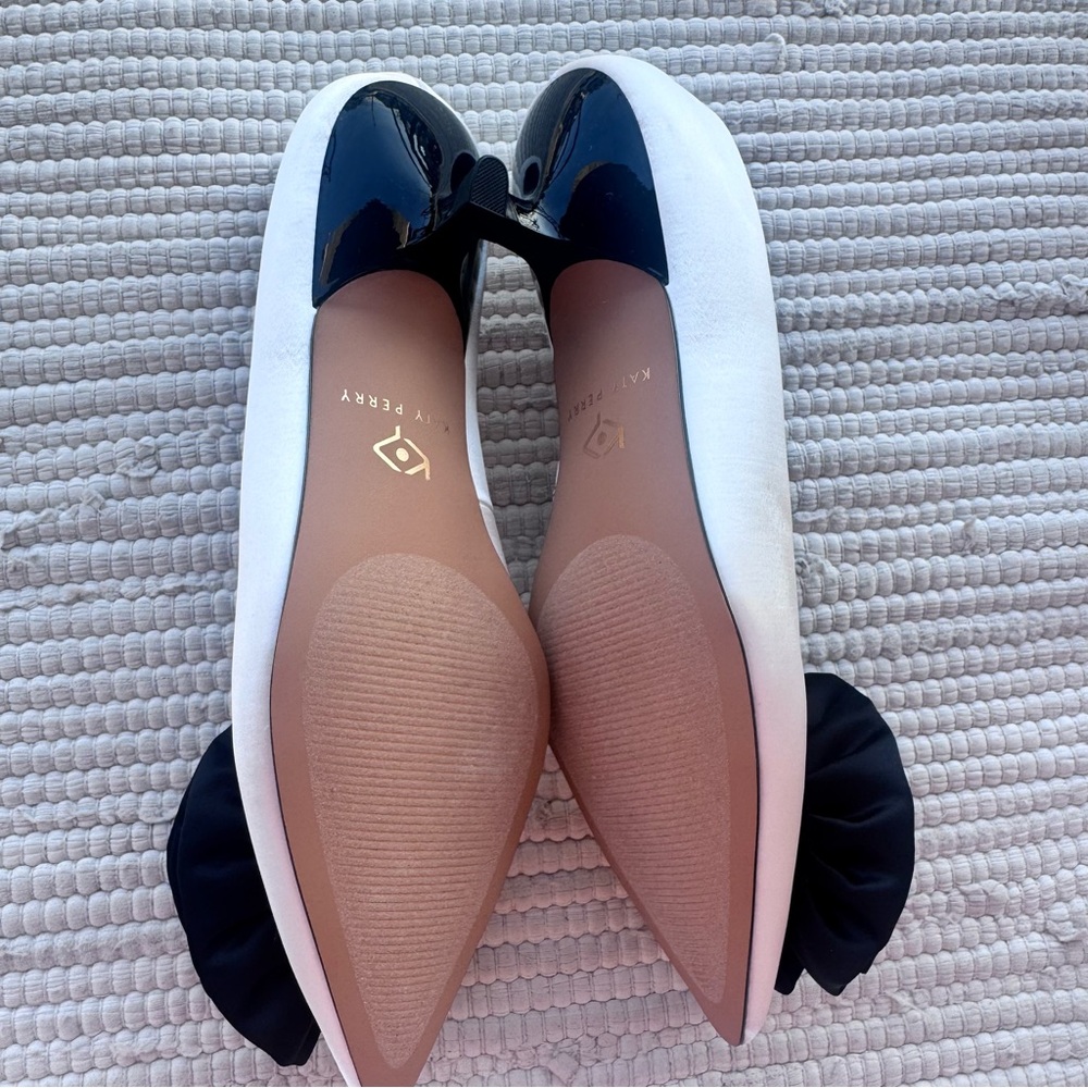 Katy Perry White Pointed Toe Pumps Micro Heel Rosette Statement 7 - Picture 9 of 9
